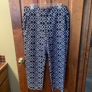 Chico Zenergy NEW NEVER WORN Lattice print ankle pants. BLACK and WHITE.